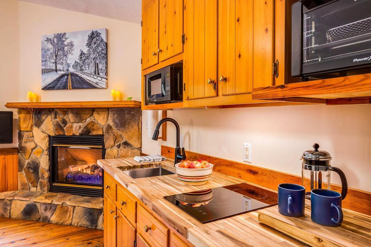 Love Ridge Mountain Lodging Lyndhurst Екстериор снимка