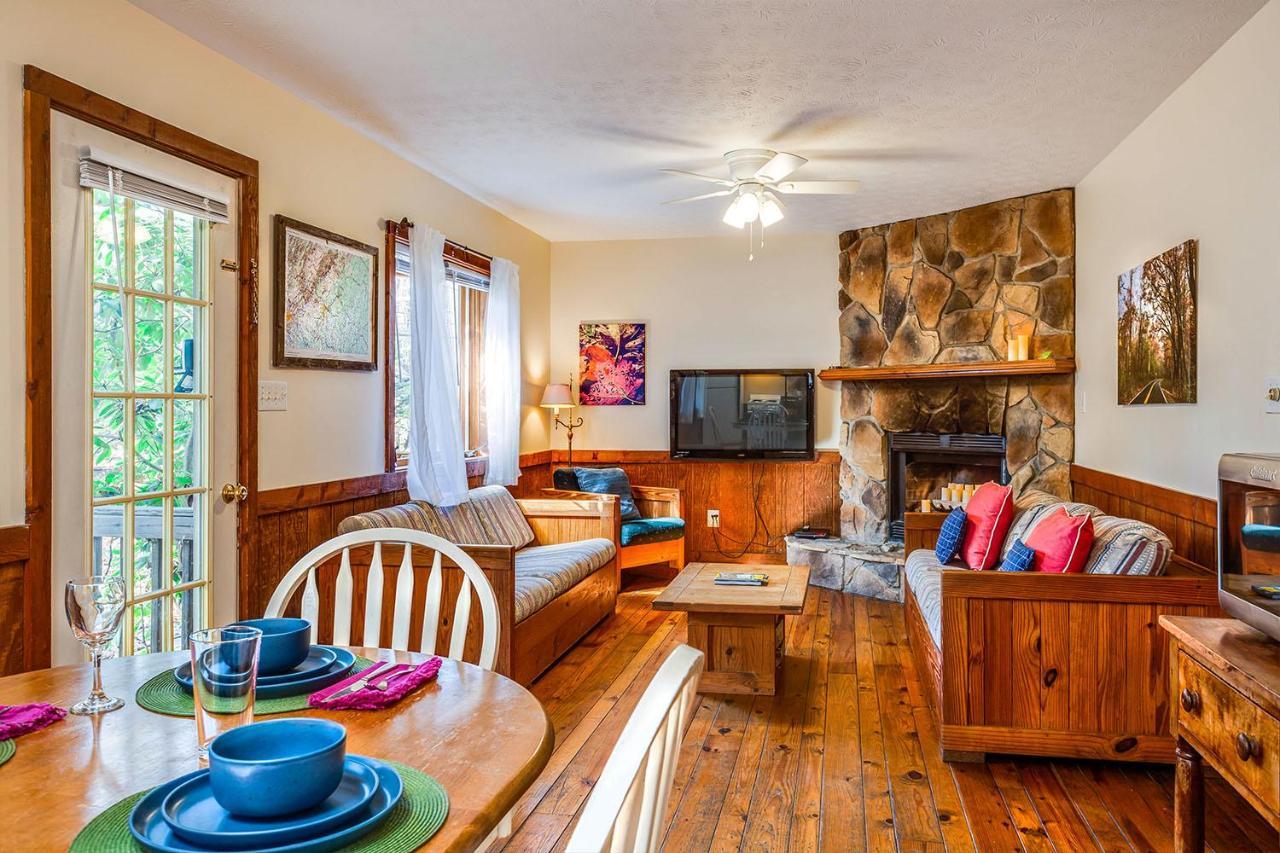 Love Ridge Mountain Lodging Lyndhurst Екстериор снимка
