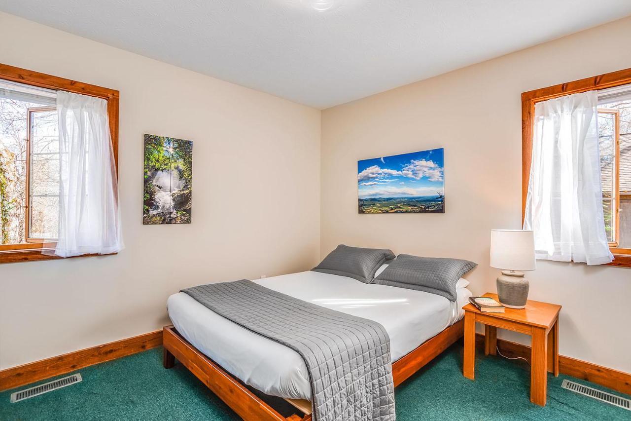 Love Ridge Mountain Lodging Lyndhurst Екстериор снимка