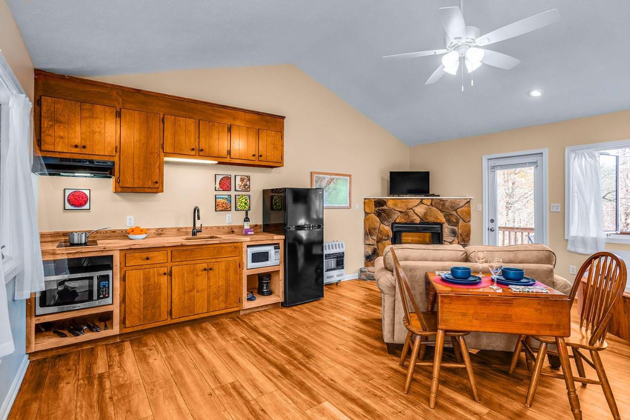Love Ridge Mountain Lodging Lyndhurst Екстериор снимка