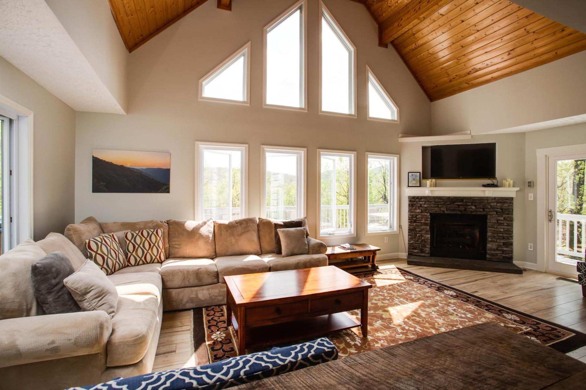 Love Ridge Mountain Lodging Lyndhurst Екстериор снимка