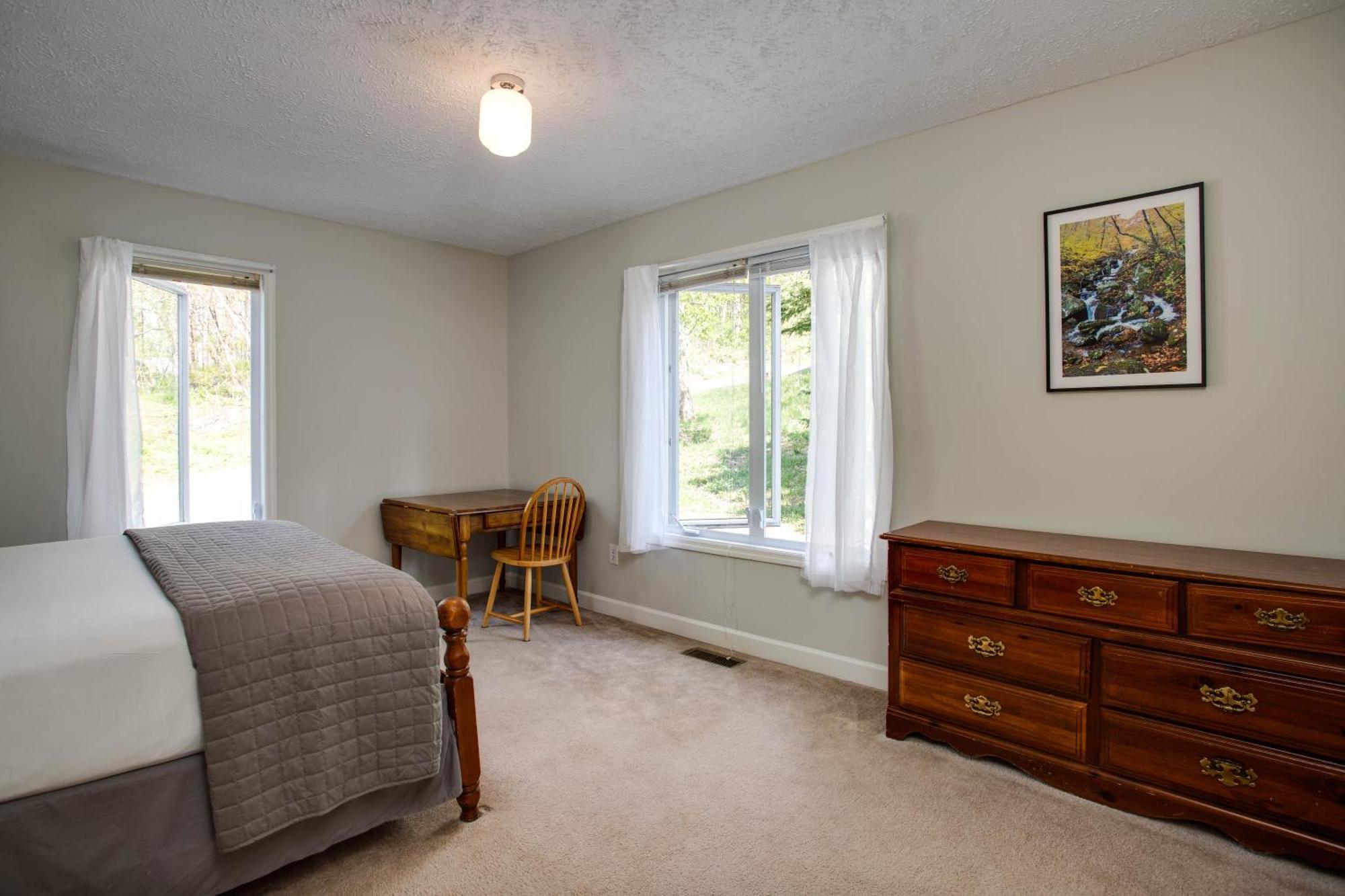 Love Ridge Mountain Lodging Lyndhurst Екстериор снимка