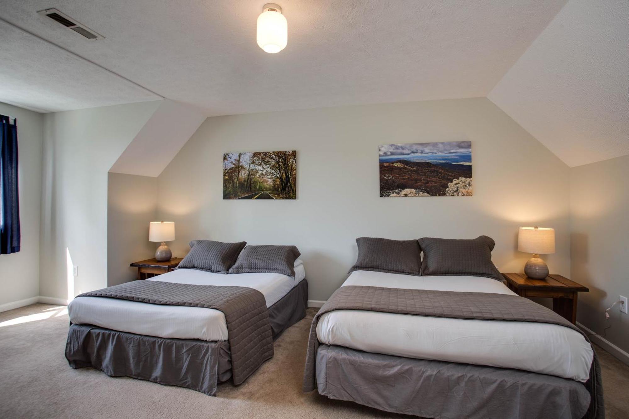 Love Ridge Mountain Lodging Lyndhurst Екстериор снимка
