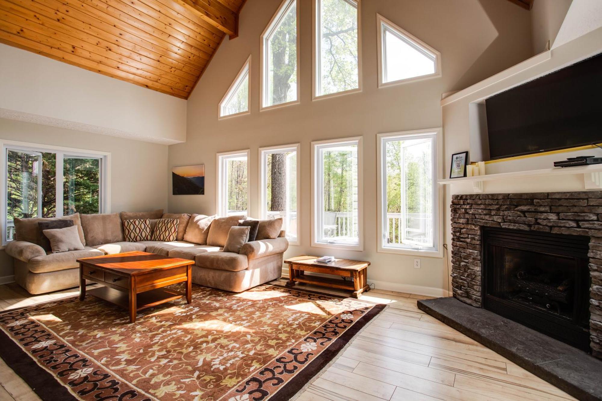 Love Ridge Mountain Lodging Lyndhurst Екстериор снимка