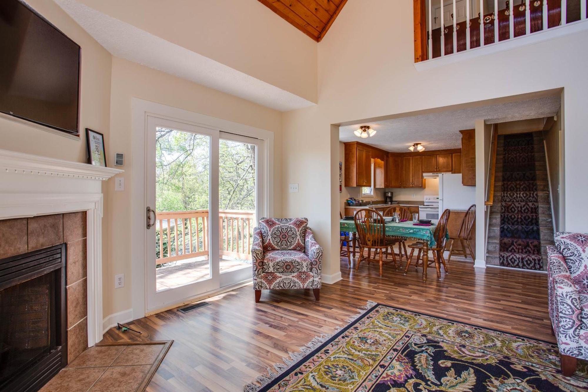 Love Ridge Mountain Lodging Lyndhurst Екстериор снимка