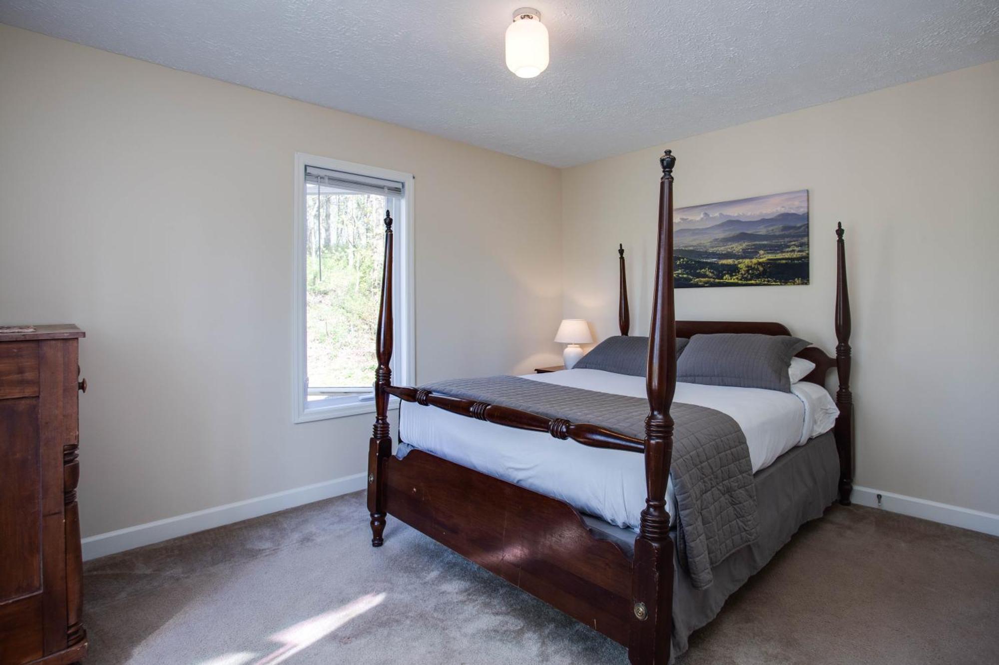 Love Ridge Mountain Lodging Lyndhurst Екстериор снимка