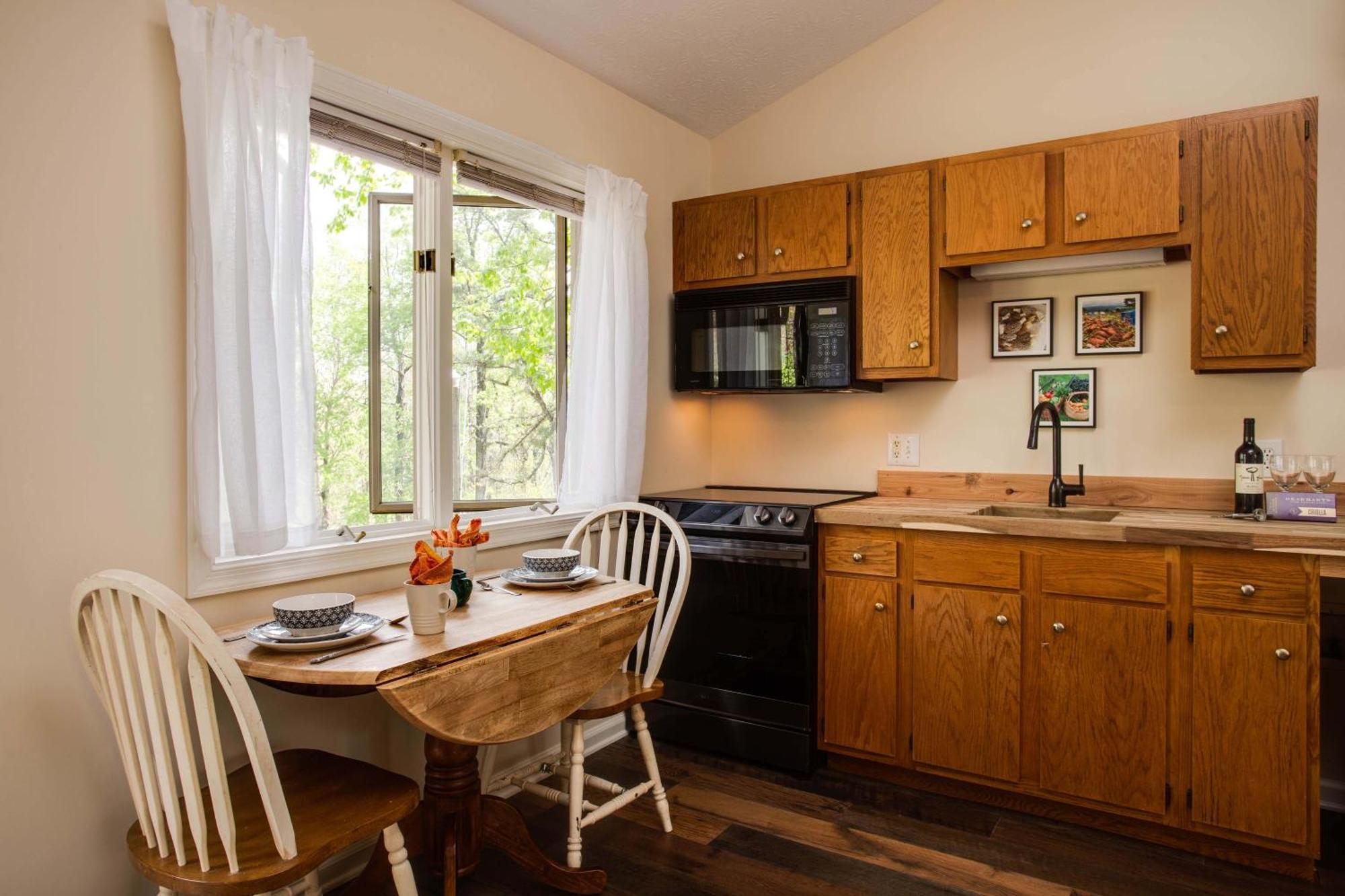 Love Ridge Mountain Lodging Lyndhurst Екстериор снимка